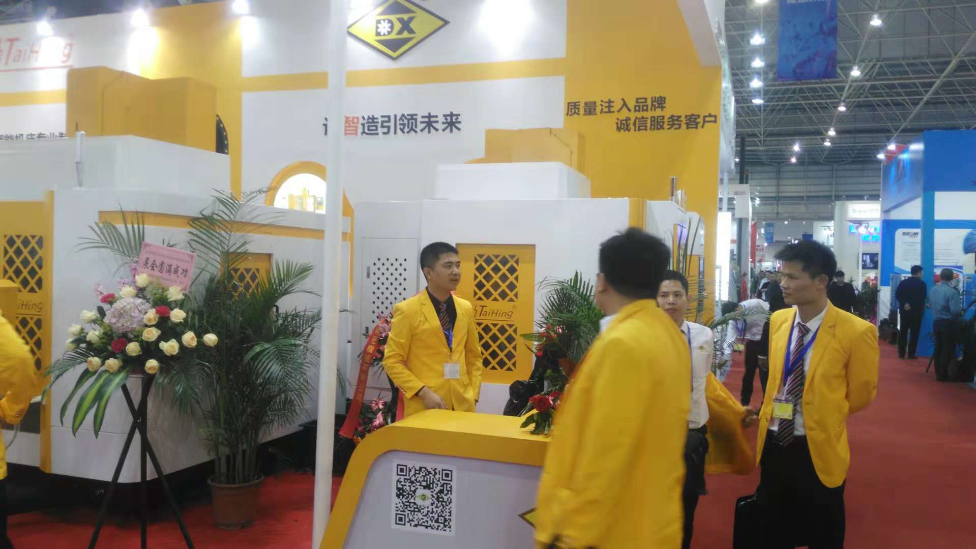  分工分批尋找客戶： 前臺(tái)方向：有5-6個(gè)業(yè)務(wù)員，不斷的發(fā)名片，寄資料講解。