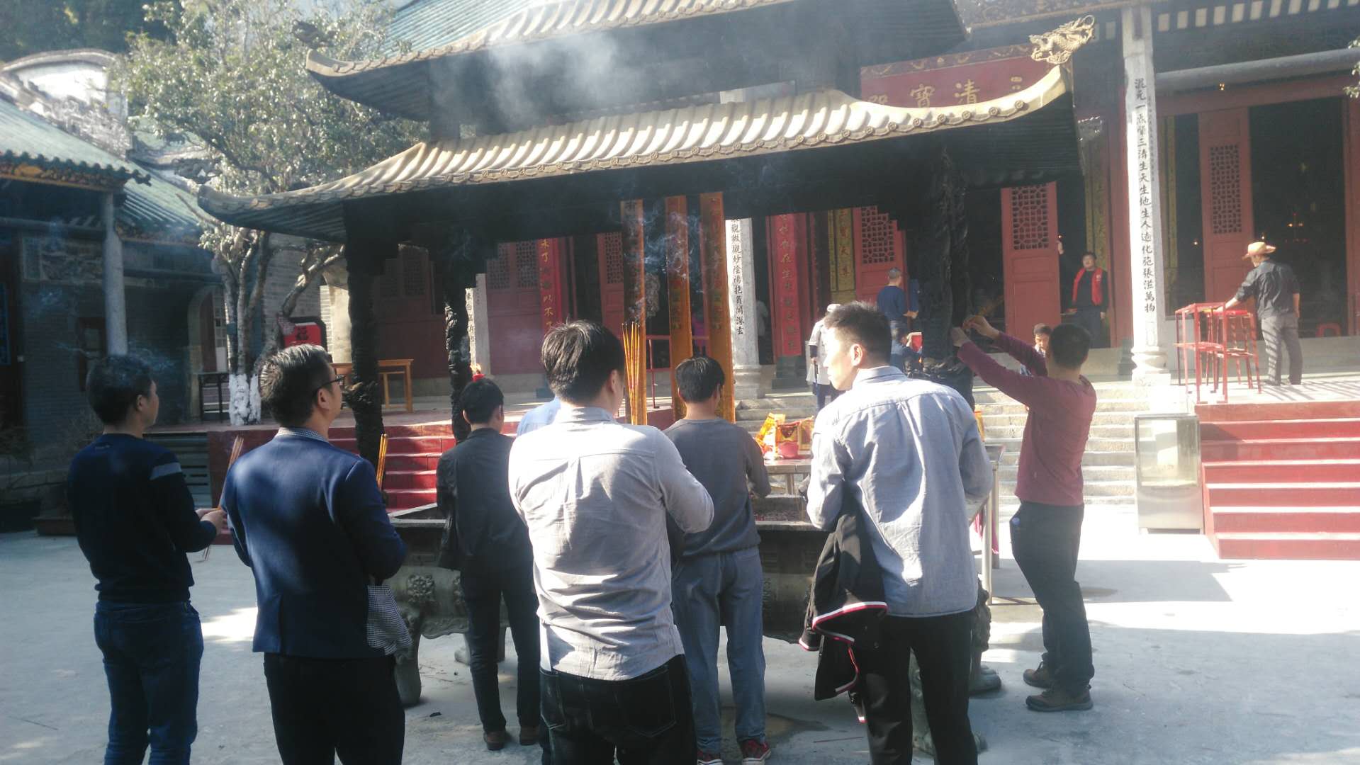 羅浮山旅游活動(dòng)（員工拜神圖）